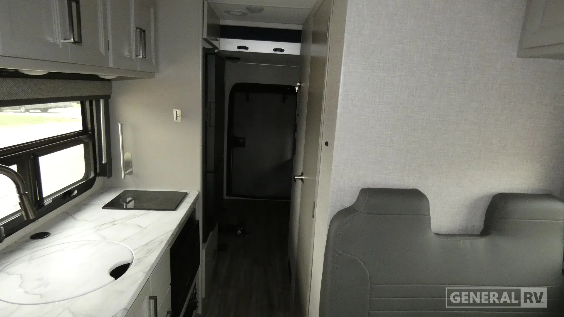 2025 Thor Motor Coach Gemini 22MT - Photo 3