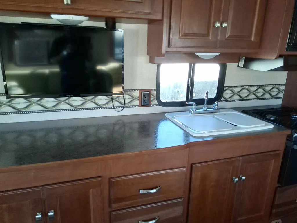 2015 Winnebago Vista 31KE - Photo 4