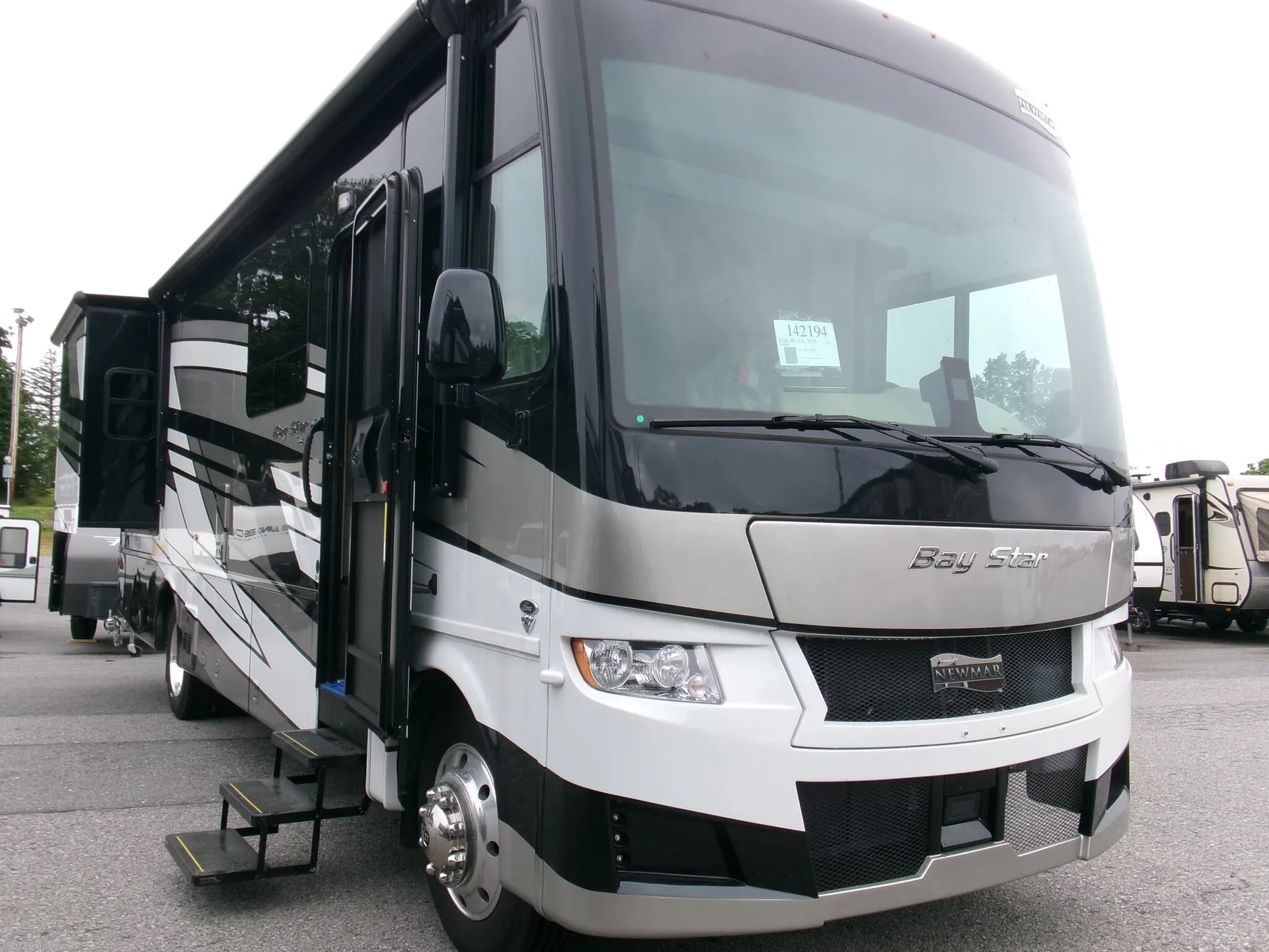 2026 Newmar Bay Star 3114 - Photo 2