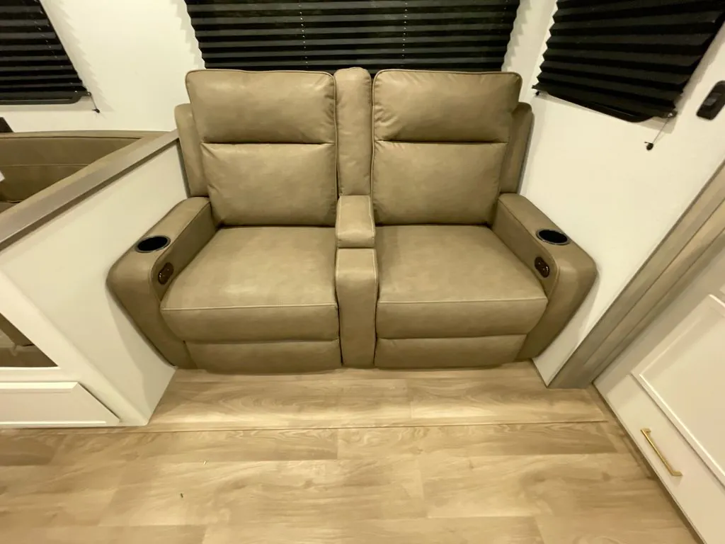 2027 Grand Design Transcend 335BHT, Photos photo 11