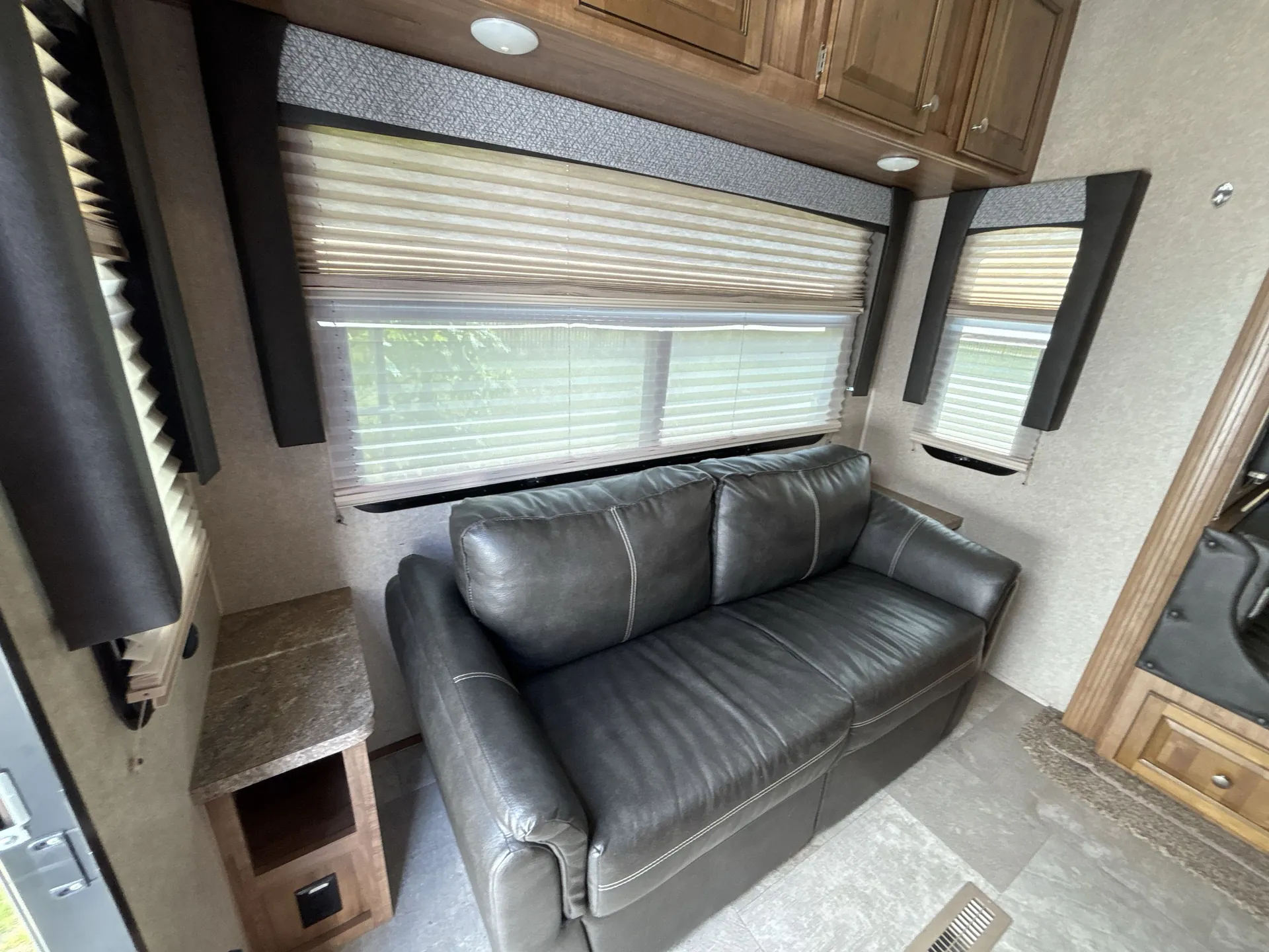 2018 Forest River Rockwood Ultra Lite 2440BS — living area main