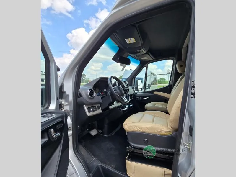 2020 Airstream Atlas Used    TOMMY BAHAMA - Photo 4