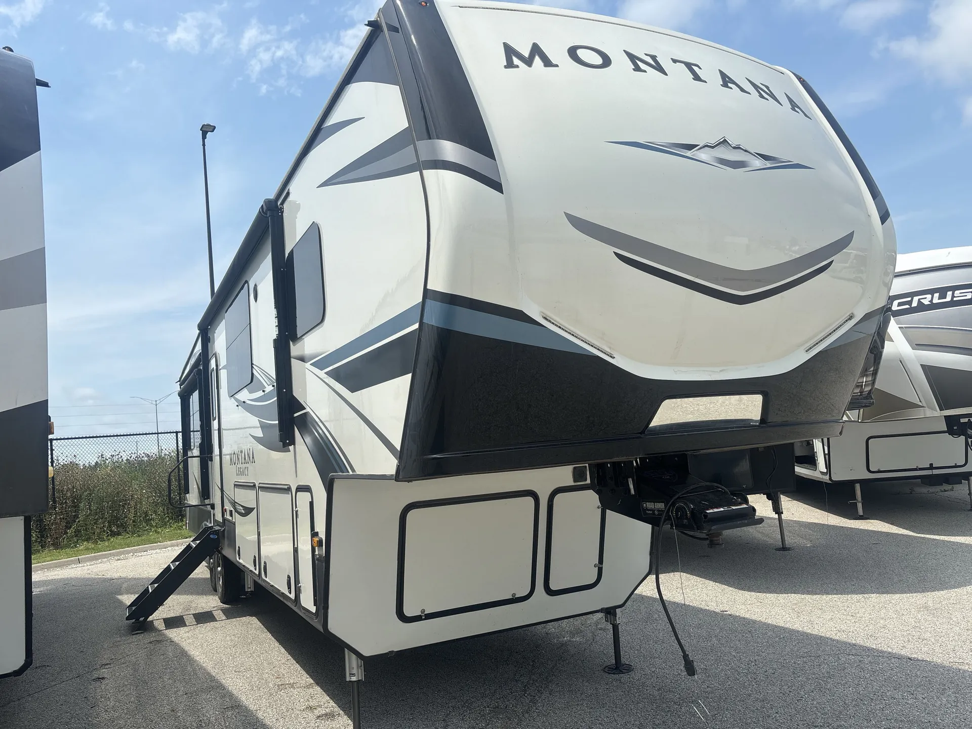 2021 Keystone Montana 3855BR - Photo 2