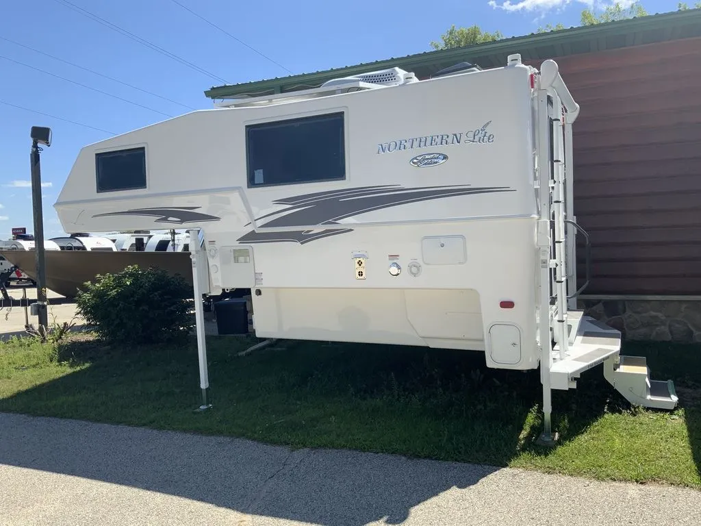 2026 Northern Lite Limited Edition 9-6LEWB - Main photo