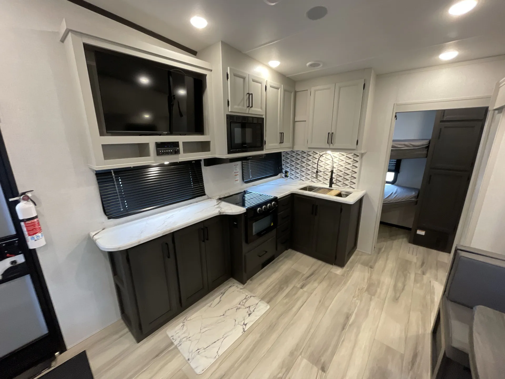 2025 Keystone Arcadia Select 27SBH — living area main