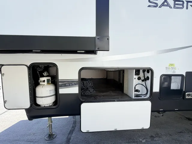 2019 Forest River Sabre 36BHQ, Photos photo 4