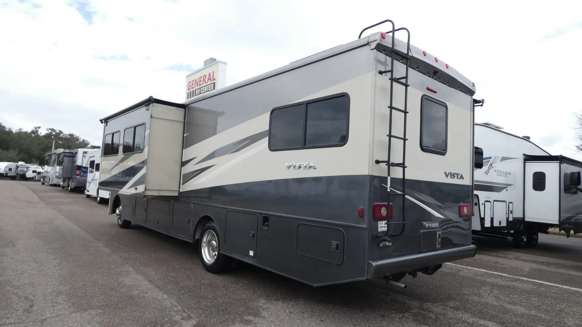 2022 Winnebago Vista 35U - Photo 4