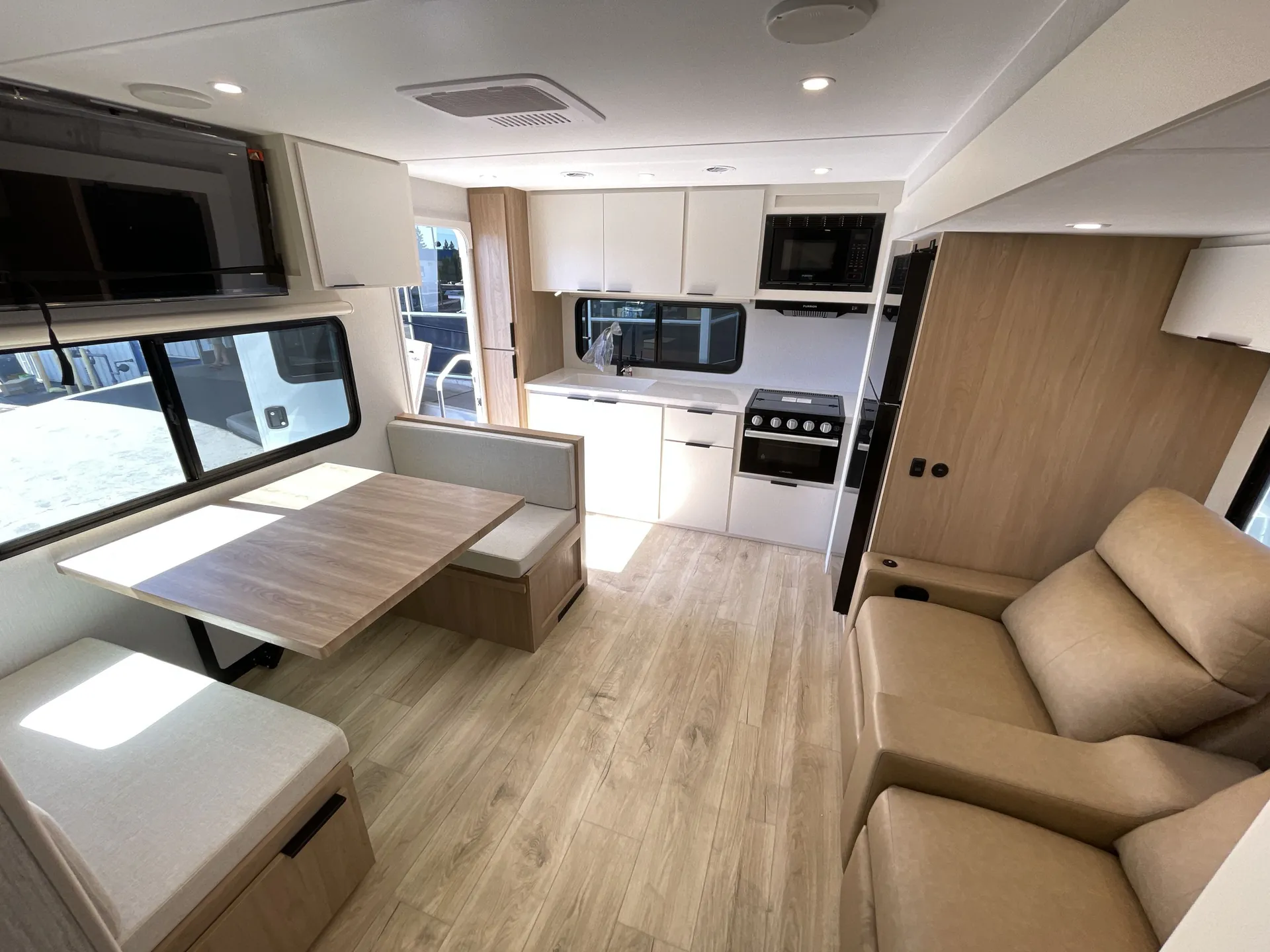 2026 Winnebago Thrive 24RKS - Photo 4