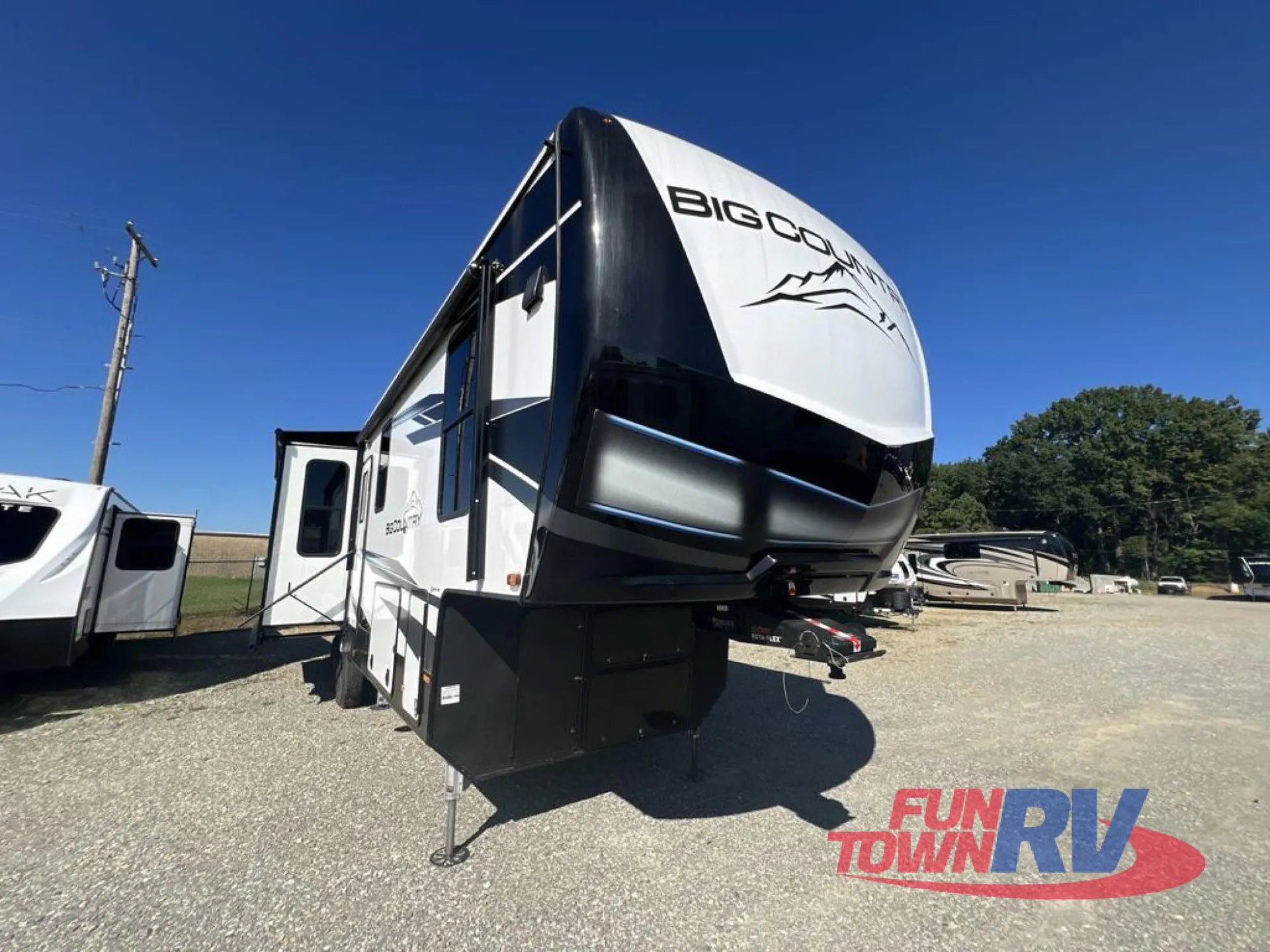 2023 Heartland Big Country 3200RLK - Photo 2