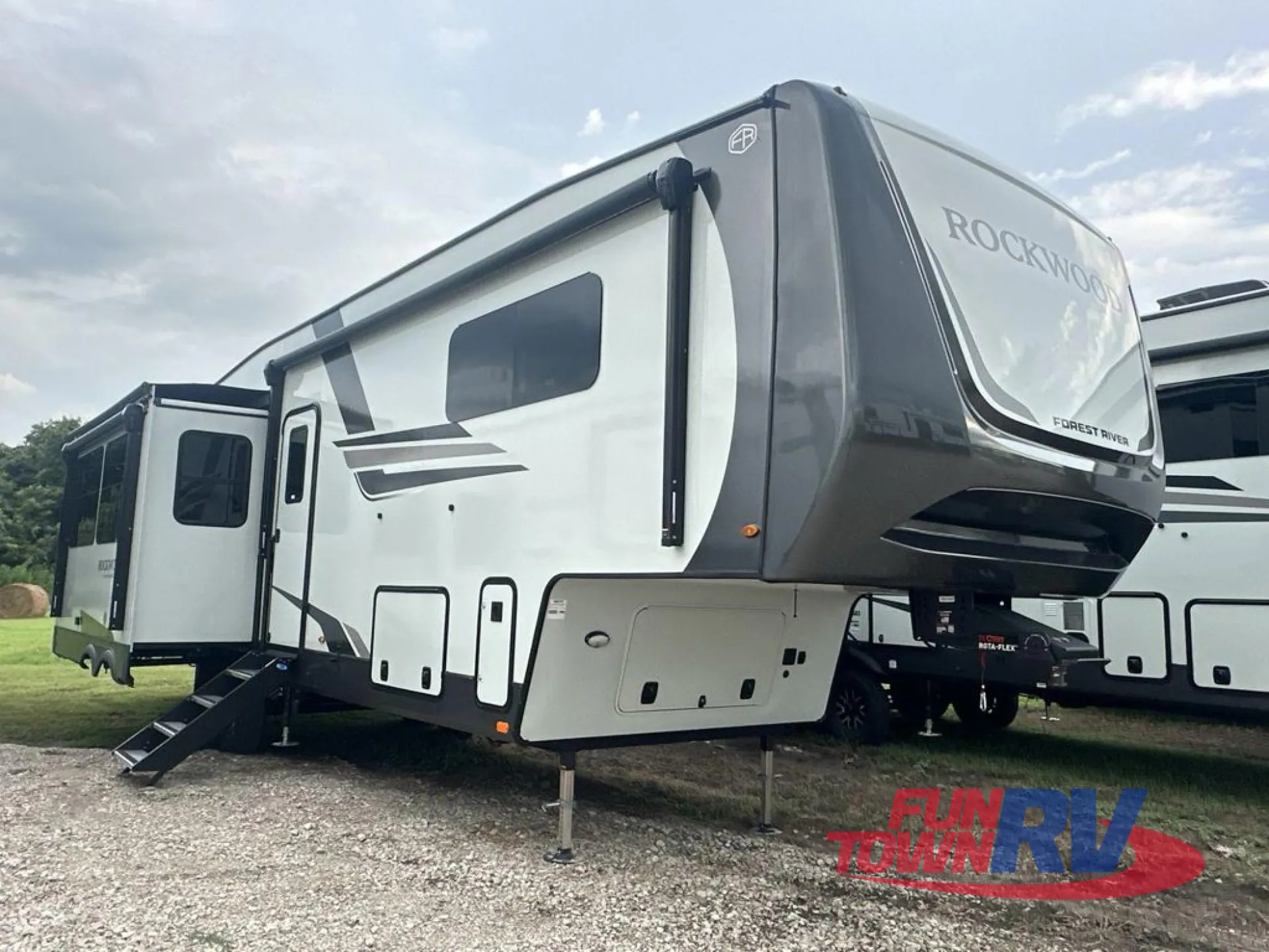 2026 Forest River Rockwood Signature 405SBH - Photo 2