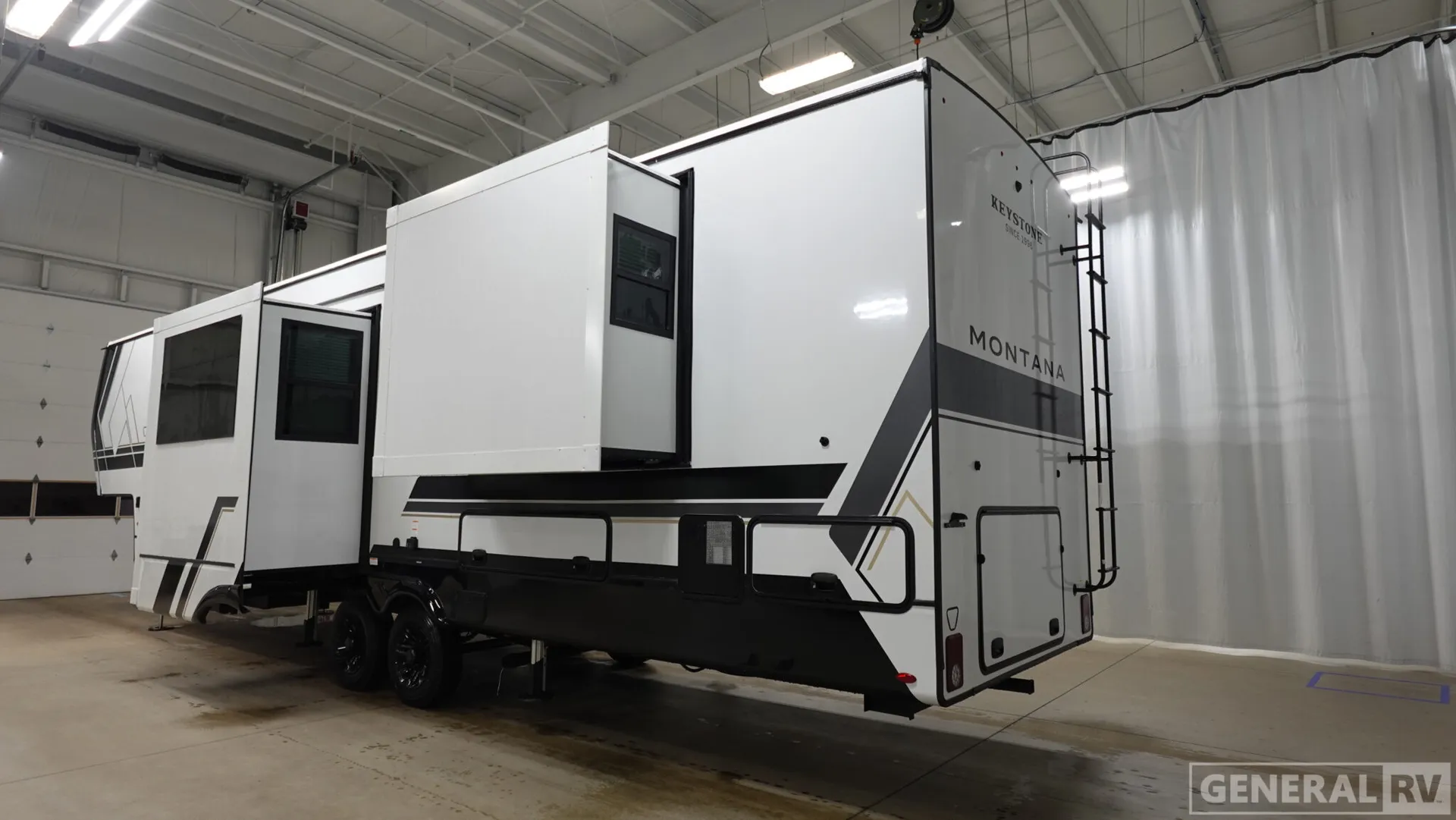 2026 Keystone Montana 3795FK - Photo 4
