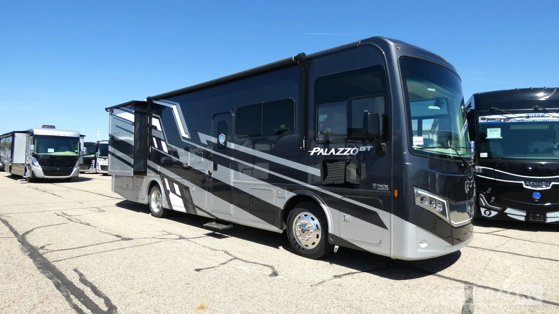 2026 Thor Motor Coach Palazzo GT 33.6 - Photo 2