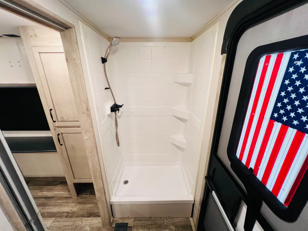 2023 Keystone Avalanche 390DS, Photos photo 37