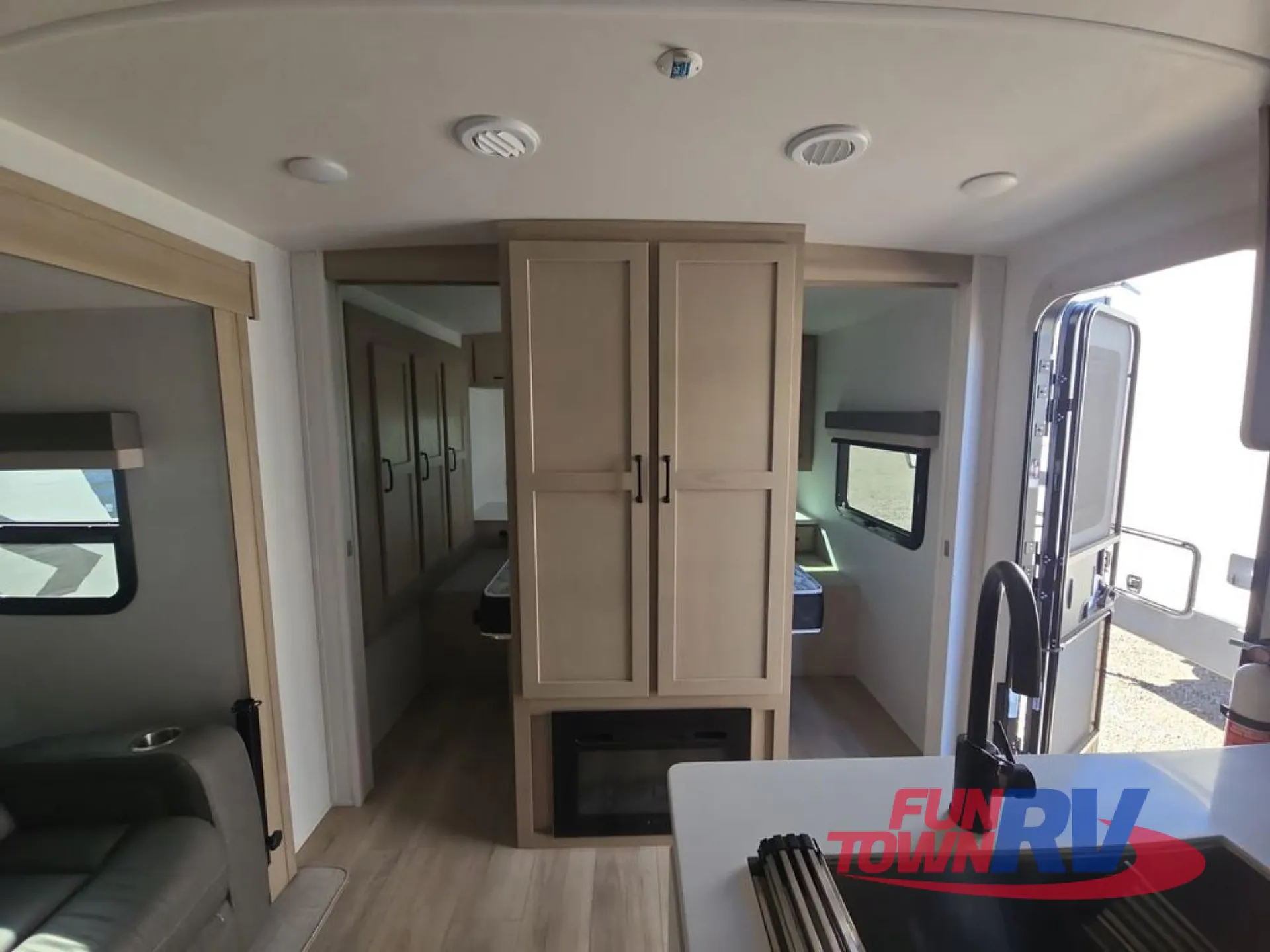 2025 Forest River Rockwood Mini Lite 2513S - Photo 3