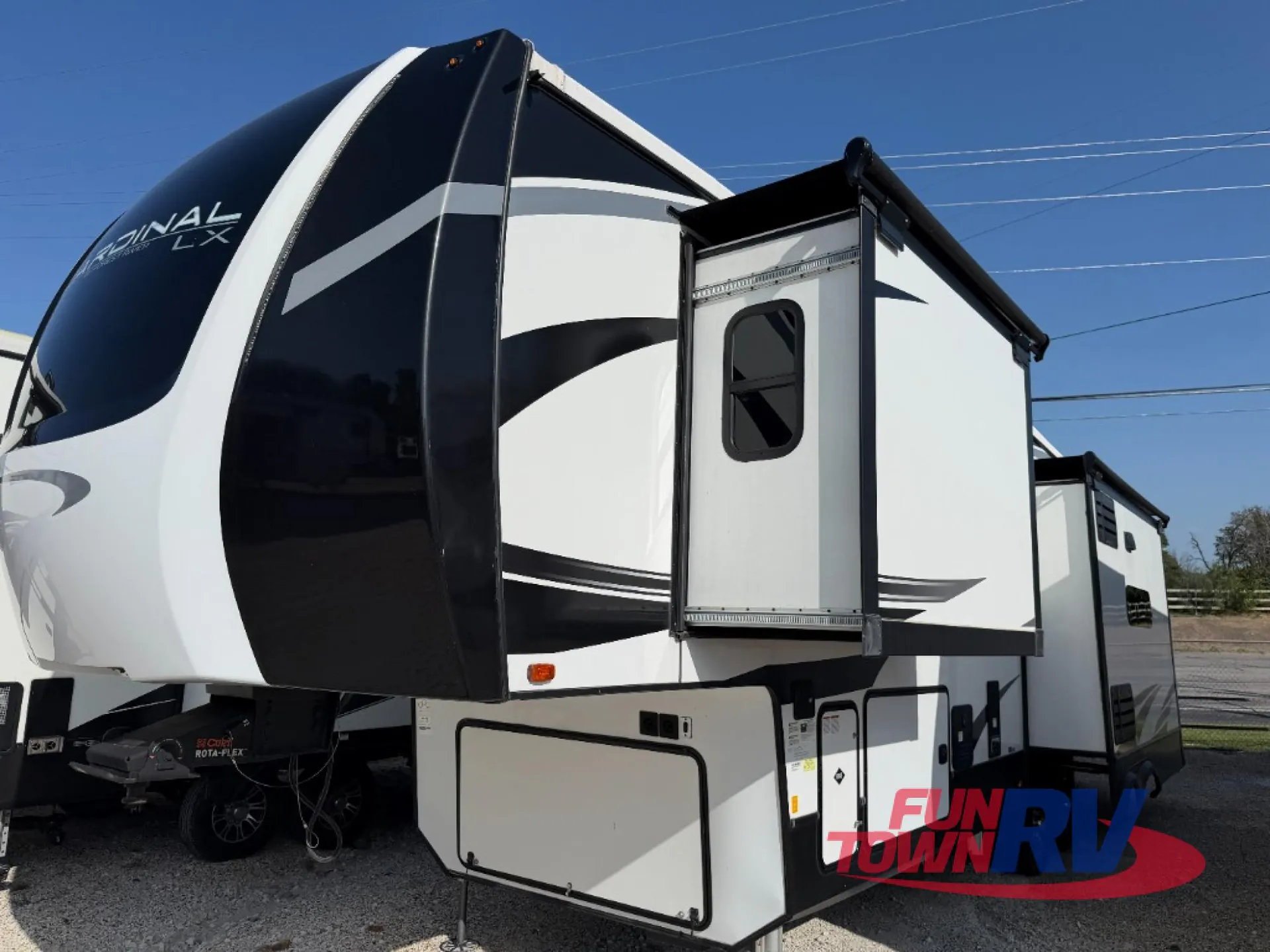 2022 Forest River Cardinal Luxury 320RLX - Photo 3