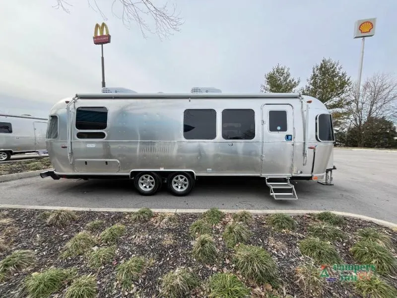 2026 Airstream Classic 28RB - Photo 3