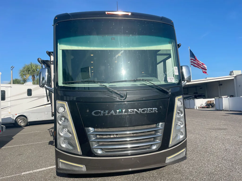 2023 Thor Motor Coach Challenger 35MQ, Photos photo 4