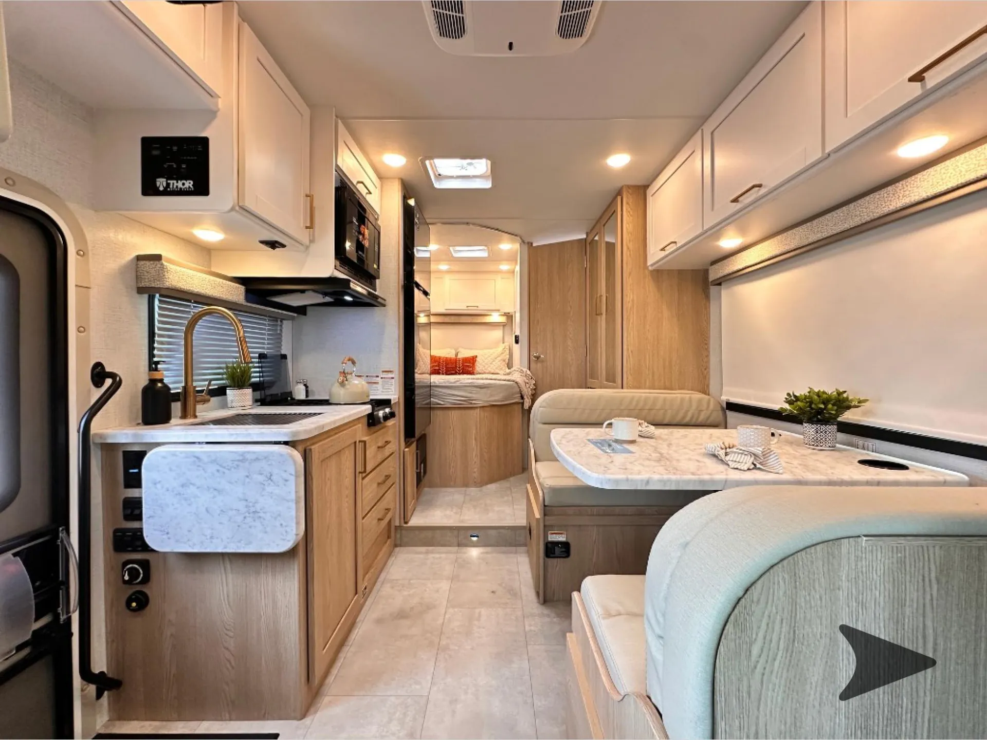 2026 Thor Motor Coach Chateau 21Z - Photo 4