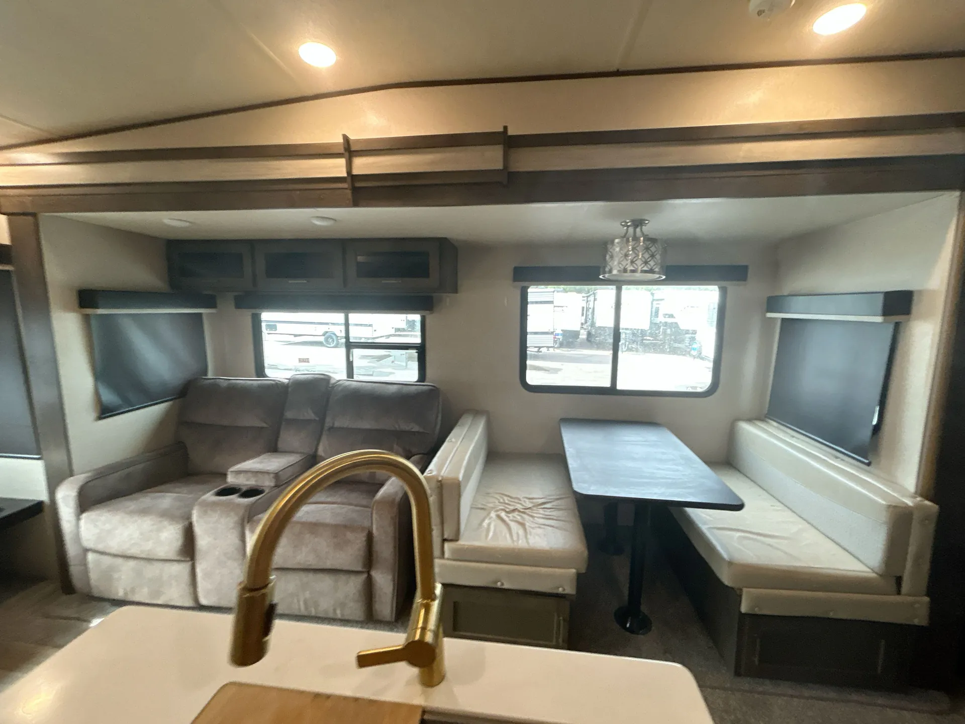 2018 Forest River Salem Hemisphere Hyper-Lyte 29RLSHL — off campside