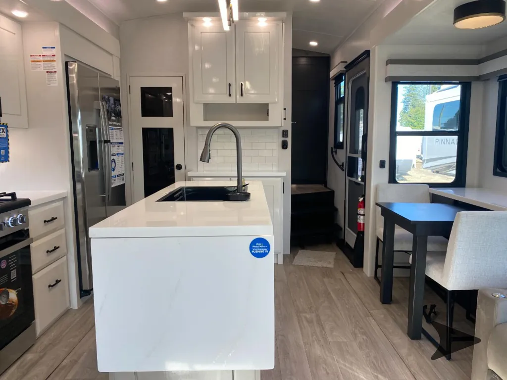 2027 Jayco Pinnacle 32RLTS, Photos photo 7