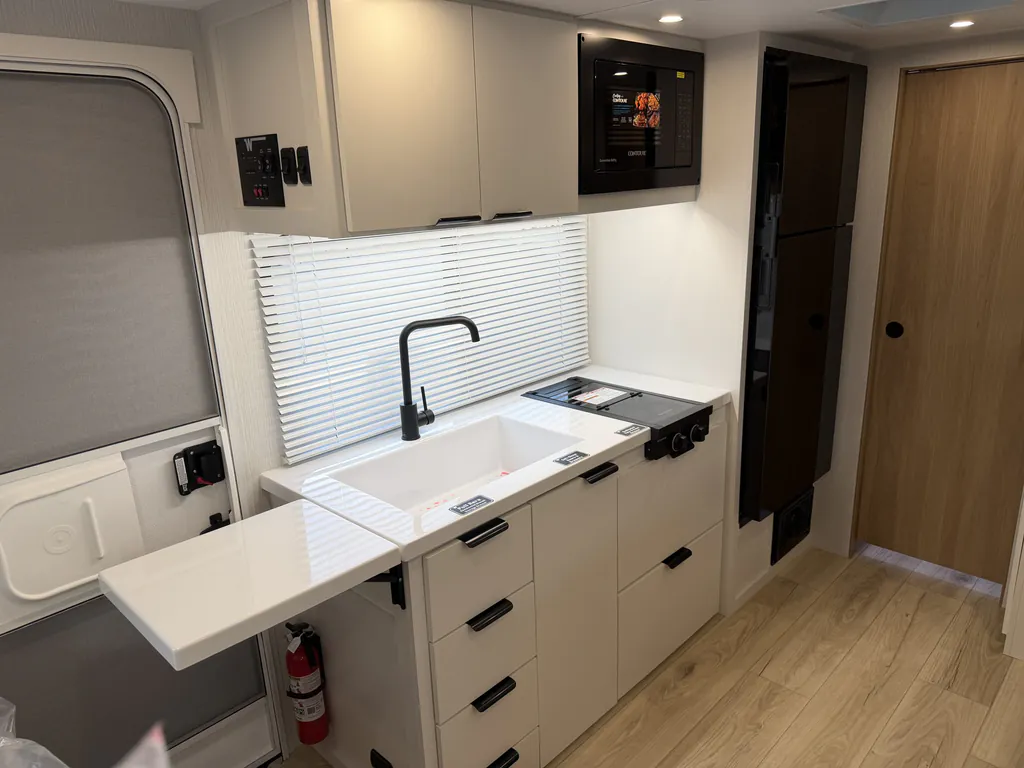 2027 Winnebago Micro Minnie 2108DS, Photos photo 28