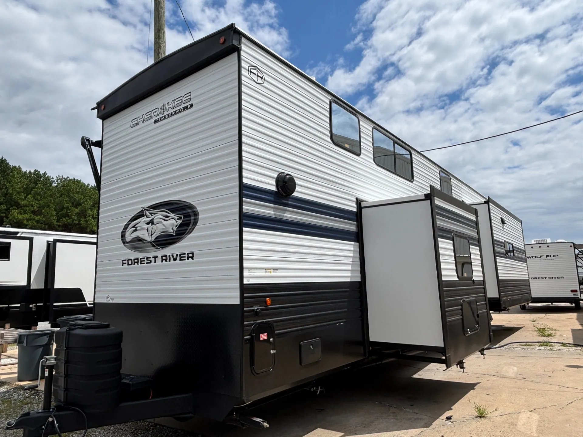 2027 Forest River Cherokee Timberwolf 39JM - Photo 4