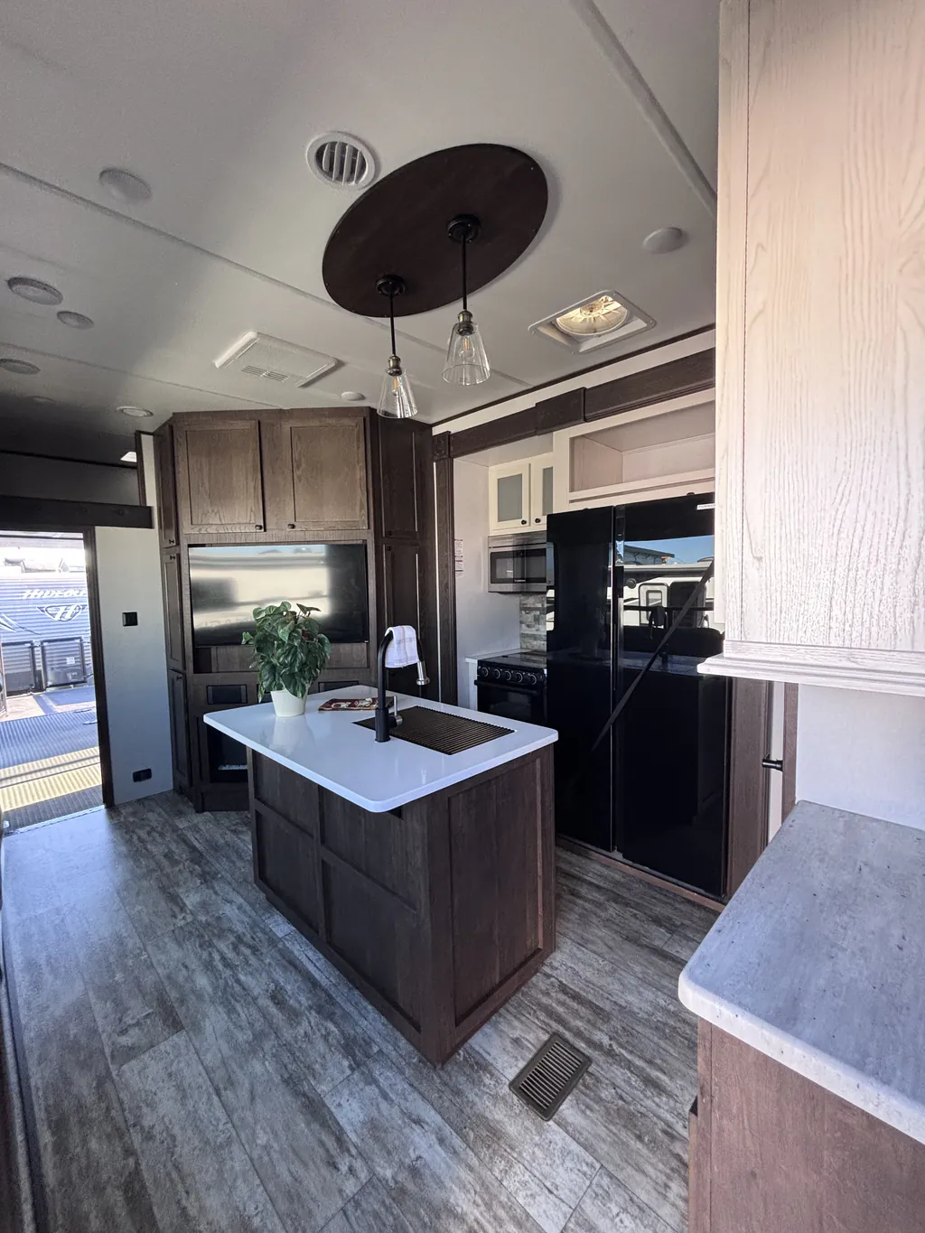 2022 Forest River XLR Nitro 35DK5, Photos photo 3