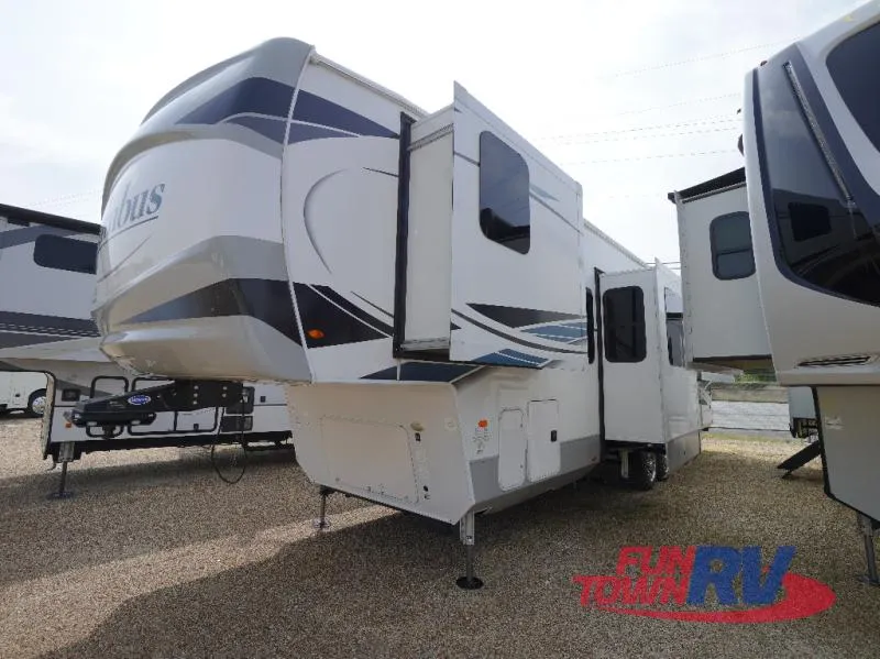 2022 Palomino Columbus 388FK - Photo 3