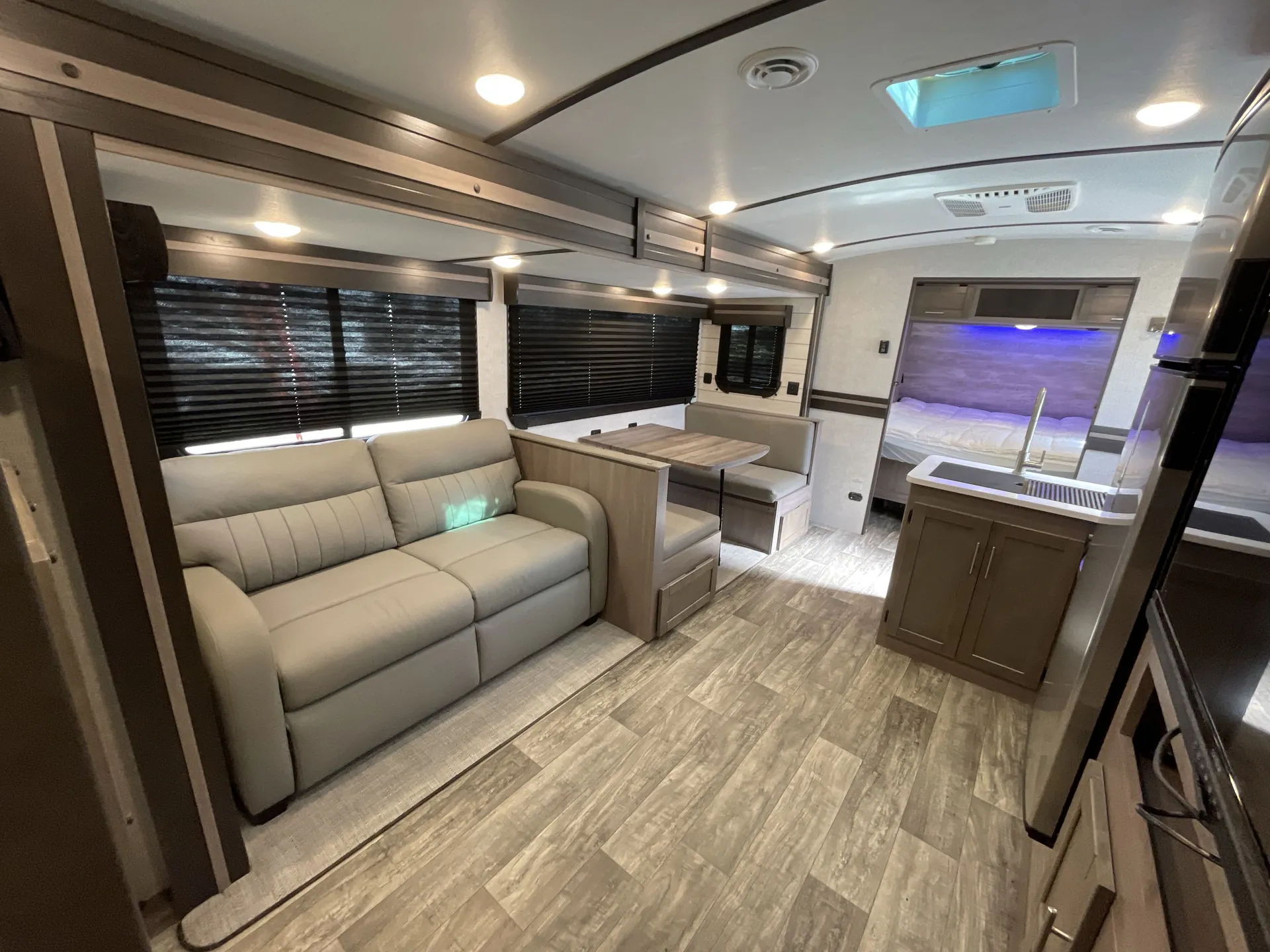 2022 CrossRoads Sunset Trail Super Lite SS272BH — living area main