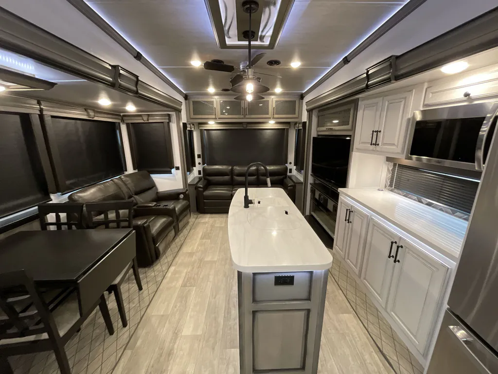 2022 Keystone Montana 3231CK, Photos photo 2