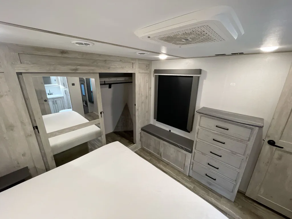 2023 Keystone Avalanche 390DS, Photos photo 16