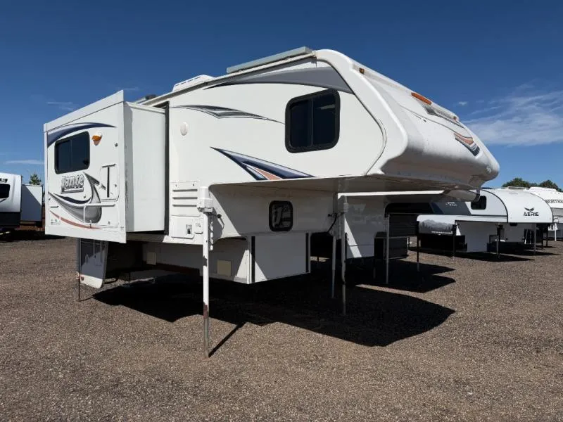 2015 Lance Lance Used   1052 - Main photo