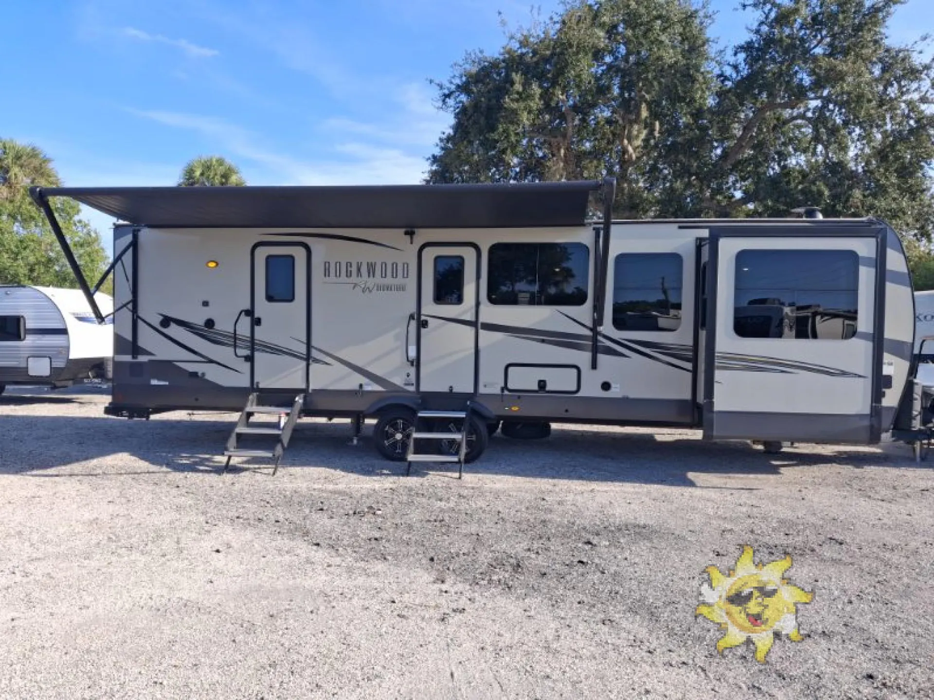 2022 Forest River Rockwood Signature Ultra Lite 8324SB - Photo 3