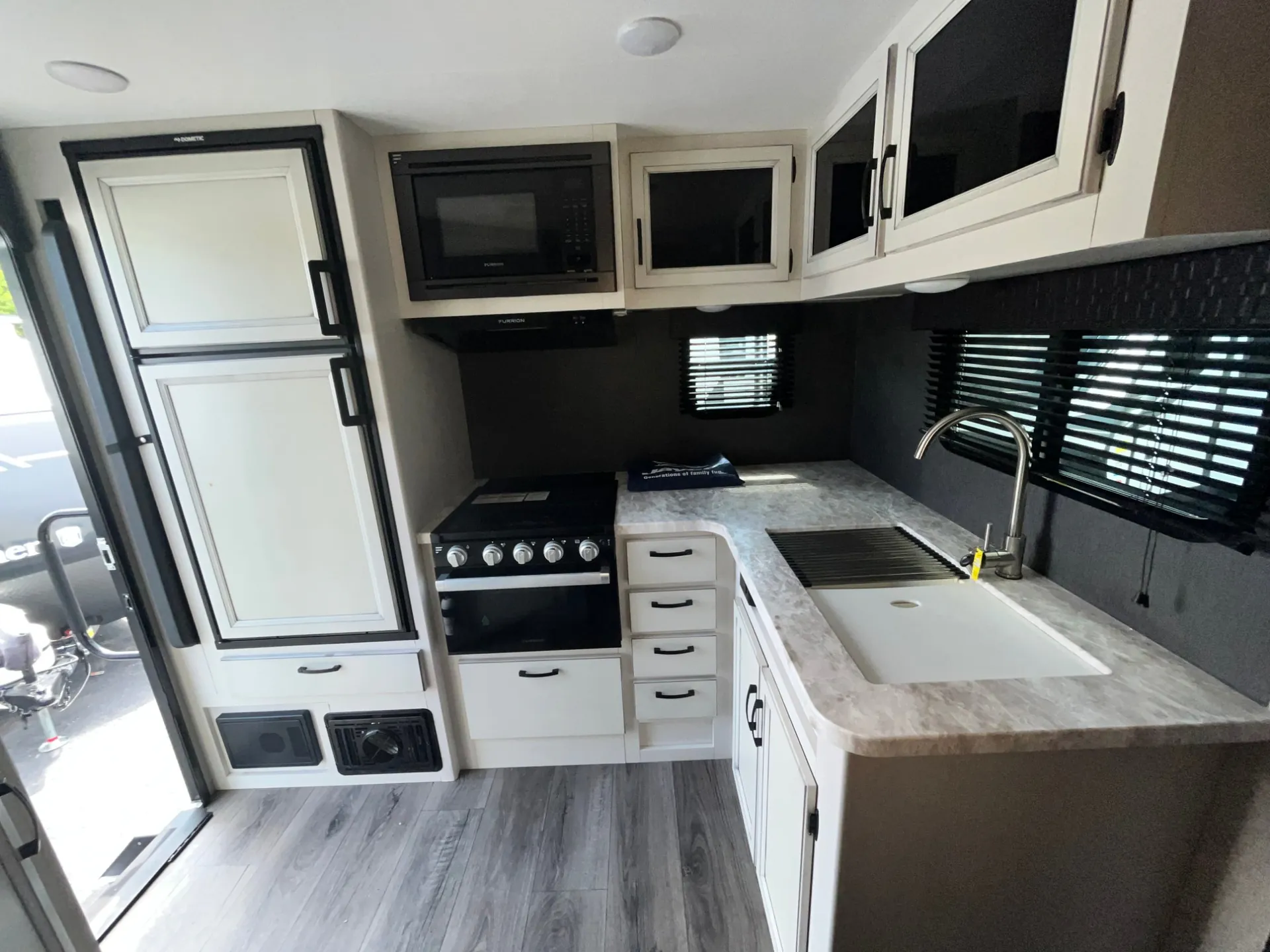 2021 Jayco Jay Feather 16RK - Photo 3