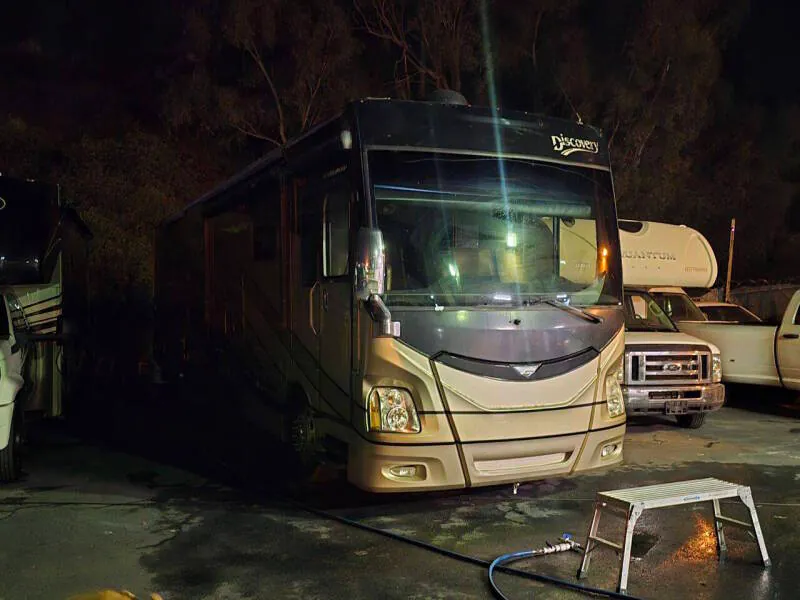 2014 Fleetwood Discovery 40E - Photo 4