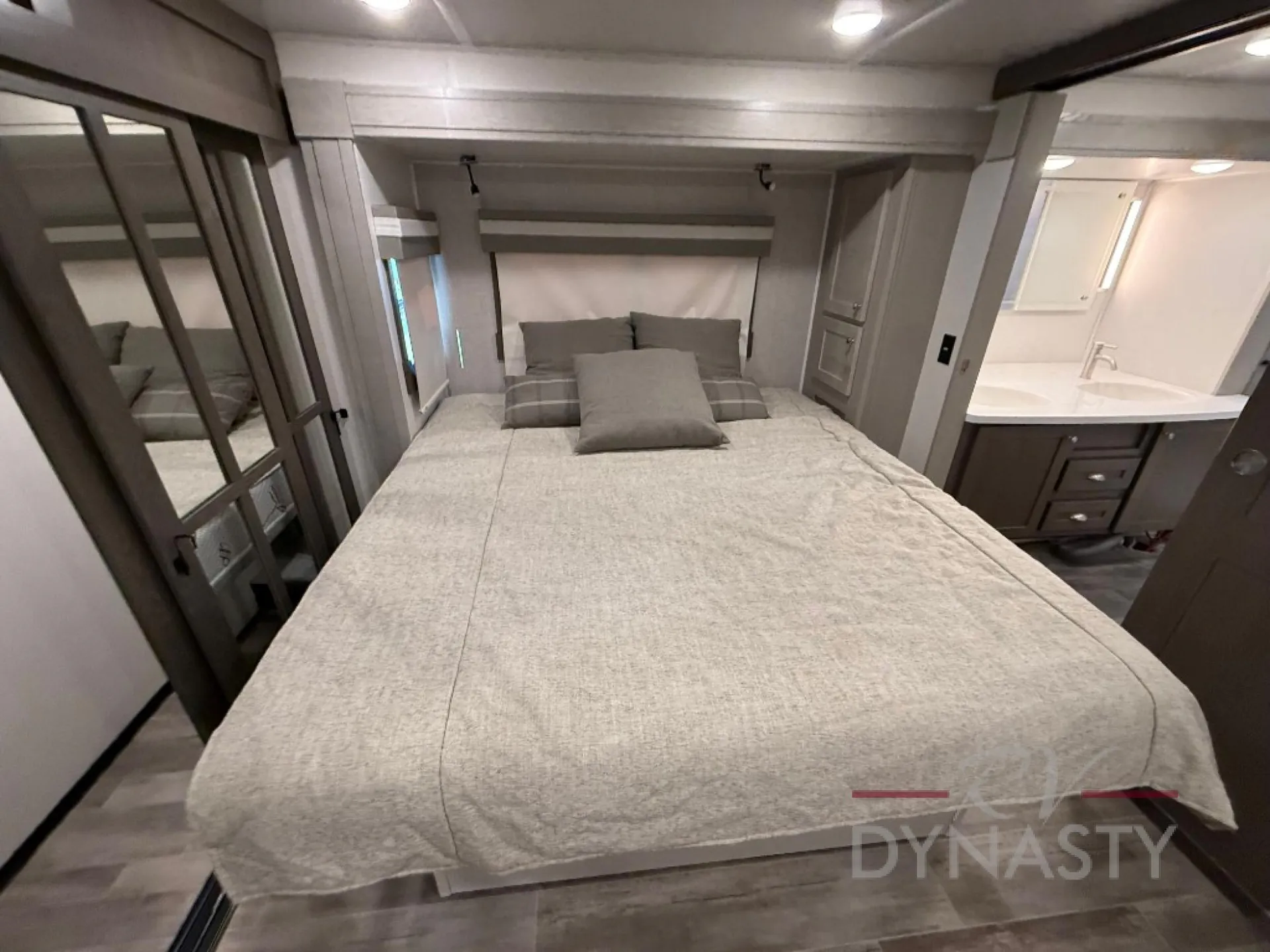 2022 Palomino Columbus 388FK - Photo 3