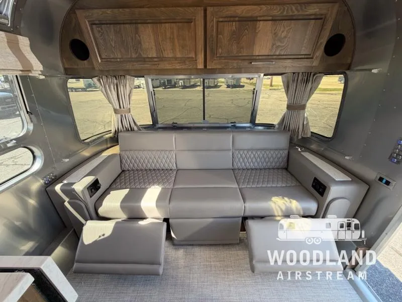 2026 Airstream Classic 28RB - Photo 3