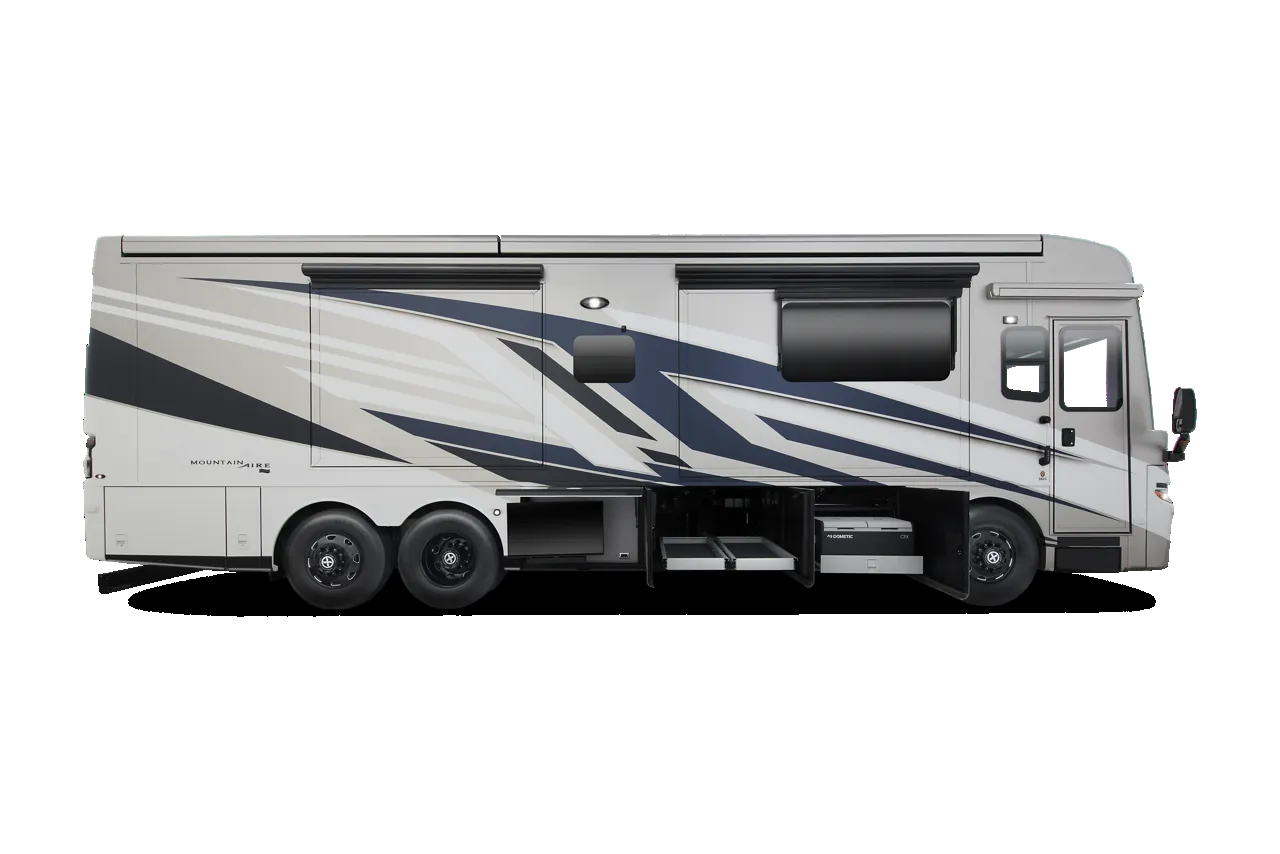 Newmar Mountain Aire 4551 exterior