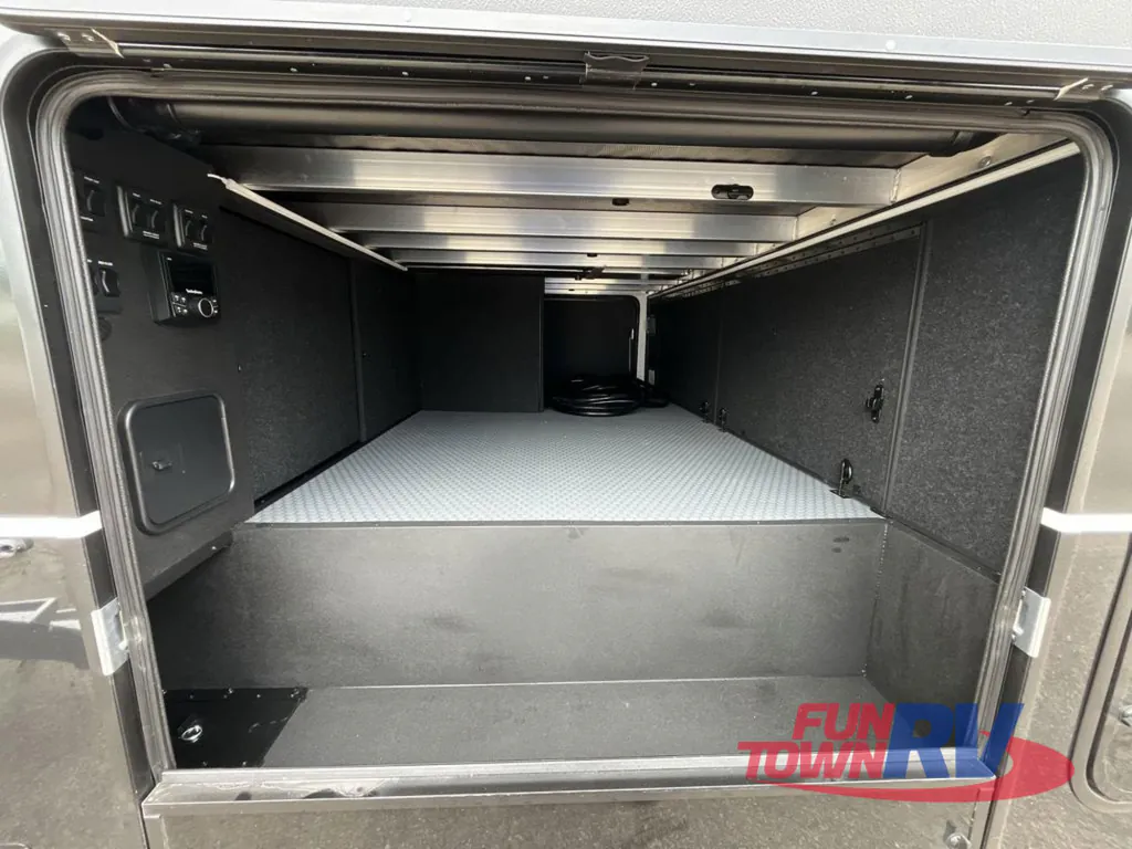 2026 Brinkley Model G 4100, Photos photo 33