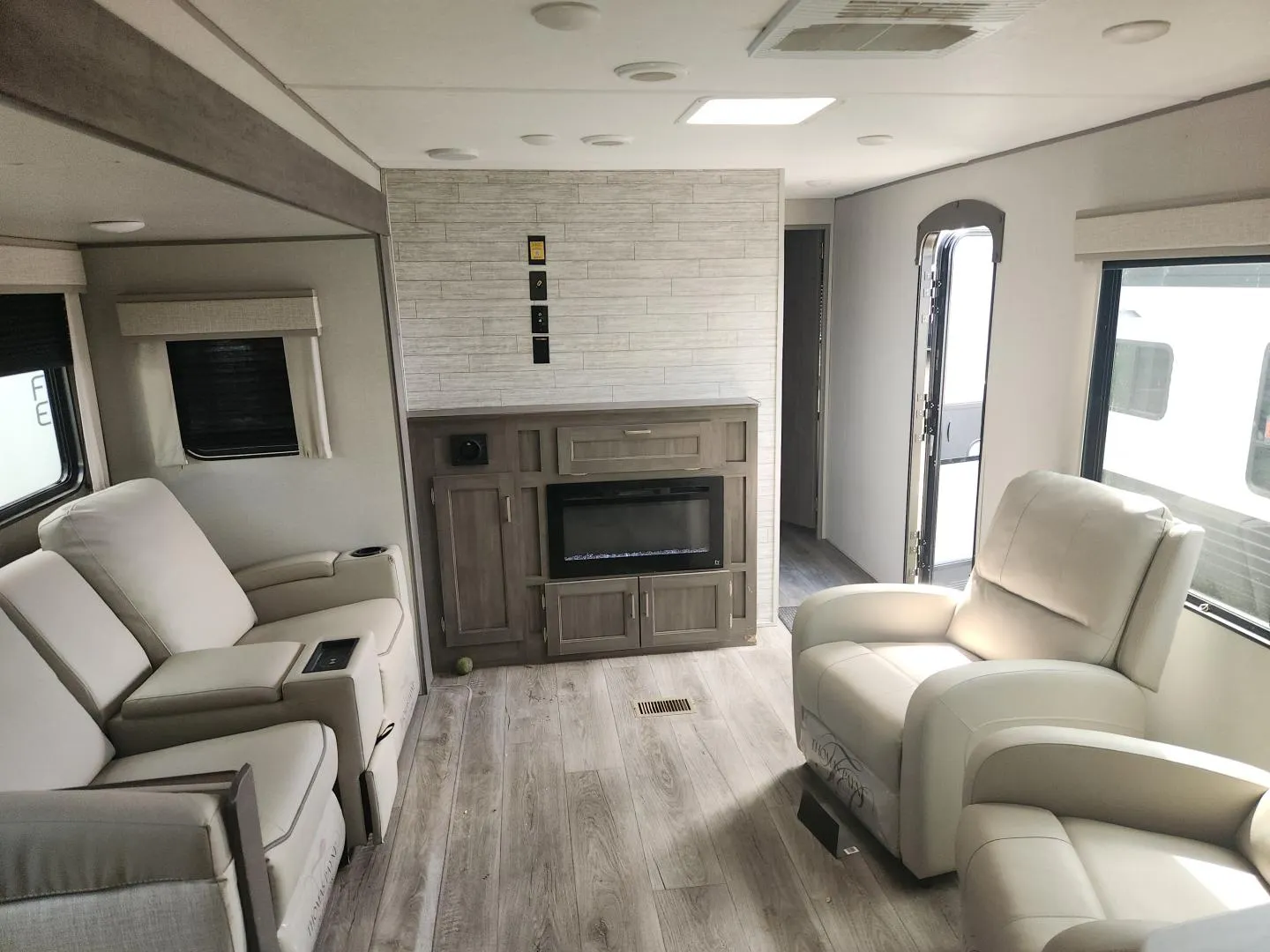2024 Coachmen Catalina Legacy Edition 303RKDS - Photo 4