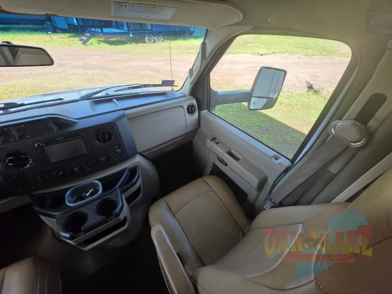 2013 Winnebago Access 26Q - Photo 4