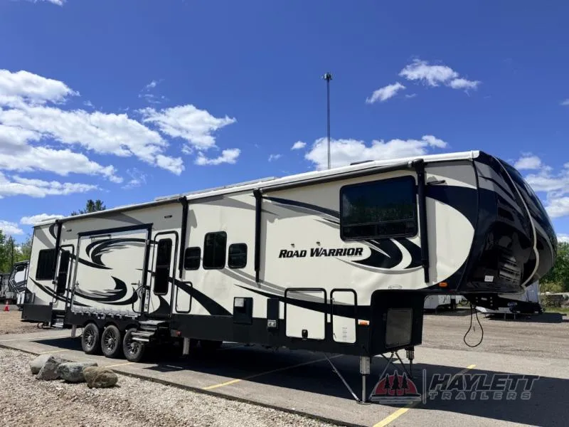 2017 Heartland Road Warrior Used    427 - Main photo