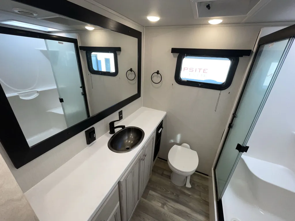 2022 Forest River Cardinal Luxury 380RLX, Photos photo 17