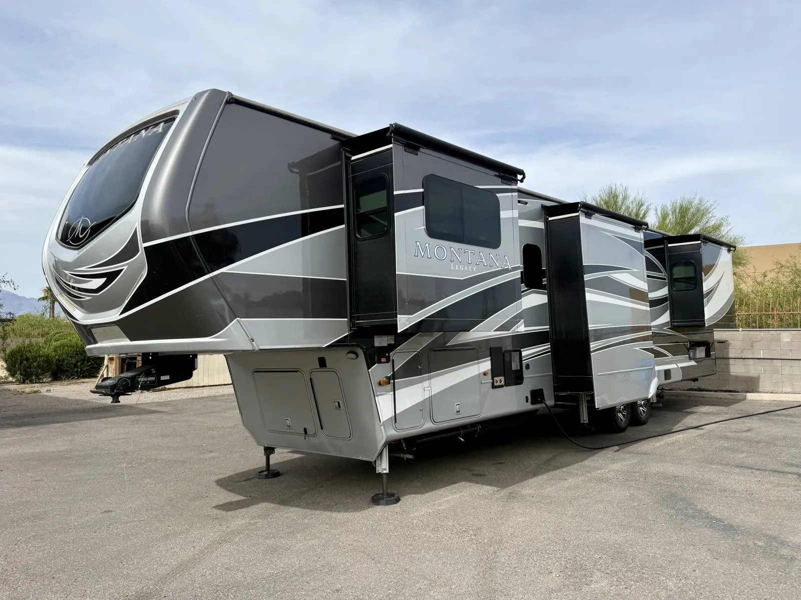 2024 Keystone Montana 3941FO - Photo 2