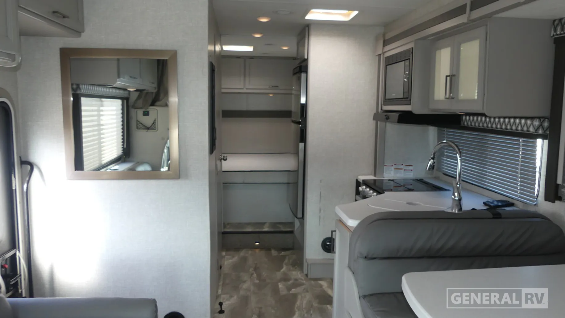 2023 Thor Motor Coach Quantum LC LC28 - Photo 3