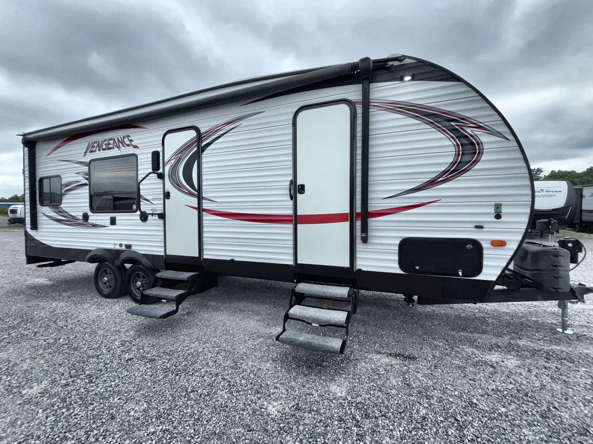 2017 Forest River Vengeance Rogue 25V — campside