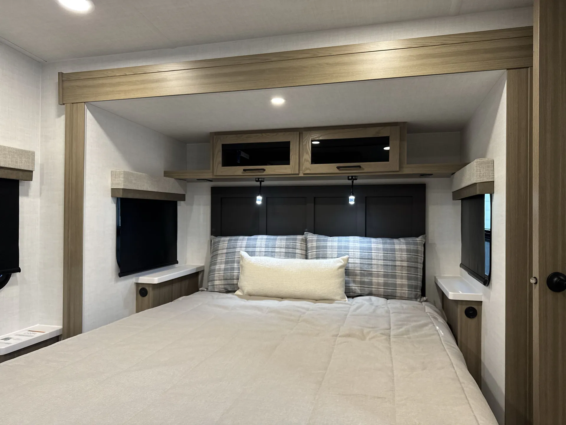 2027 Forest River Rockwood Ultra Lite 2608BS — bedroom
