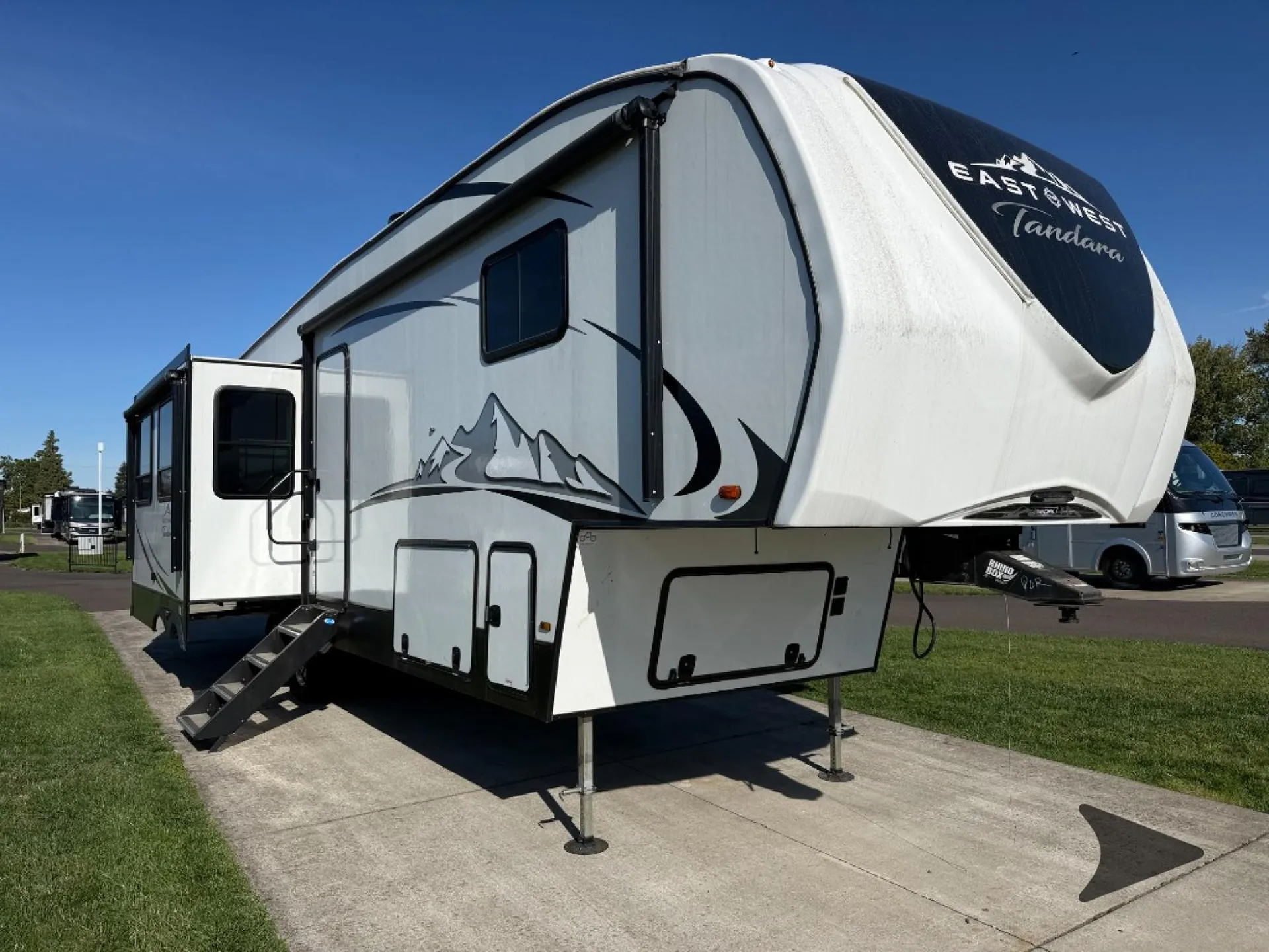 2022 East to West Tandara 320RL - Photo 2