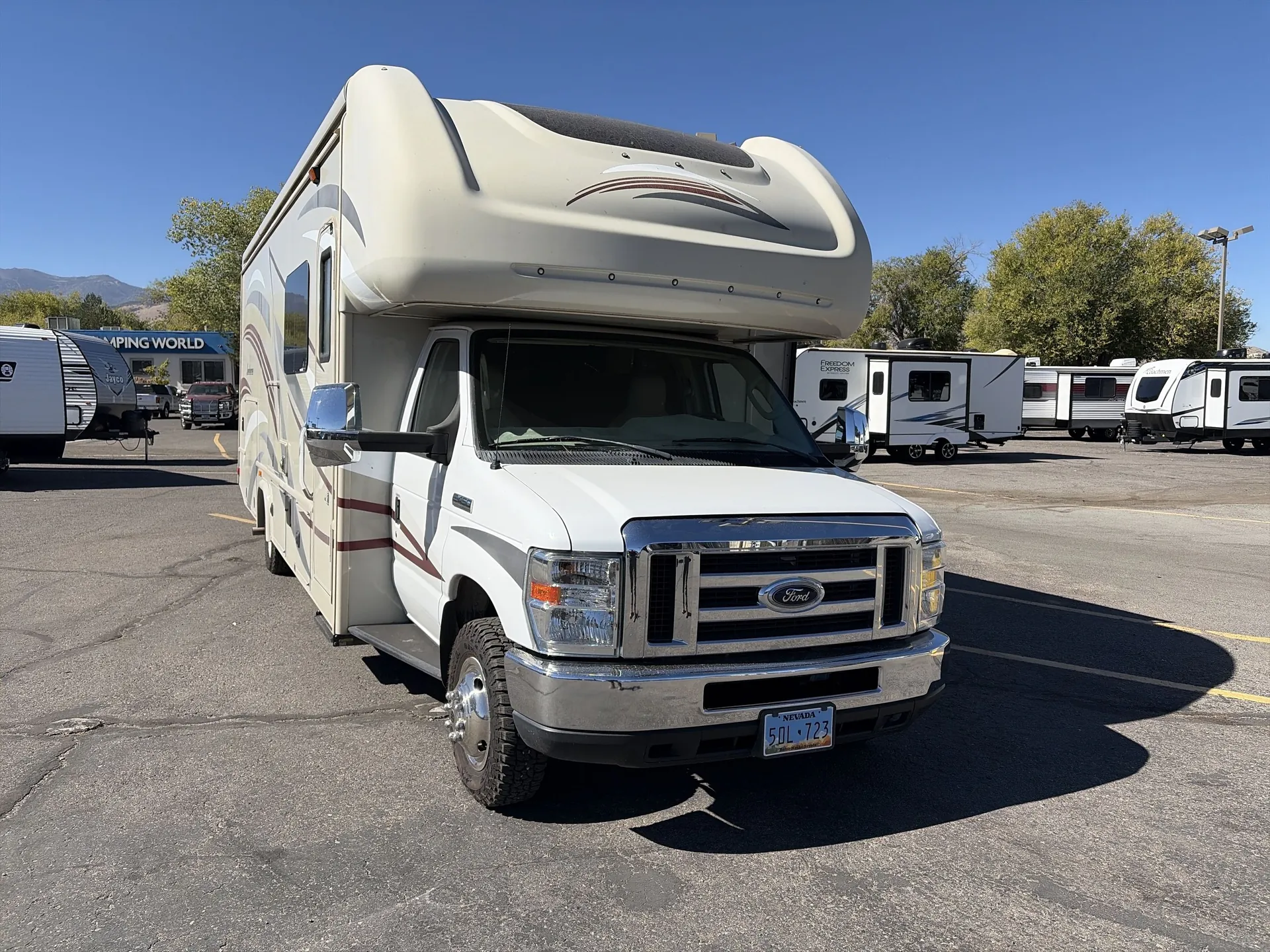 2019 Fleetwood Jamboree 30F - Photo 2
