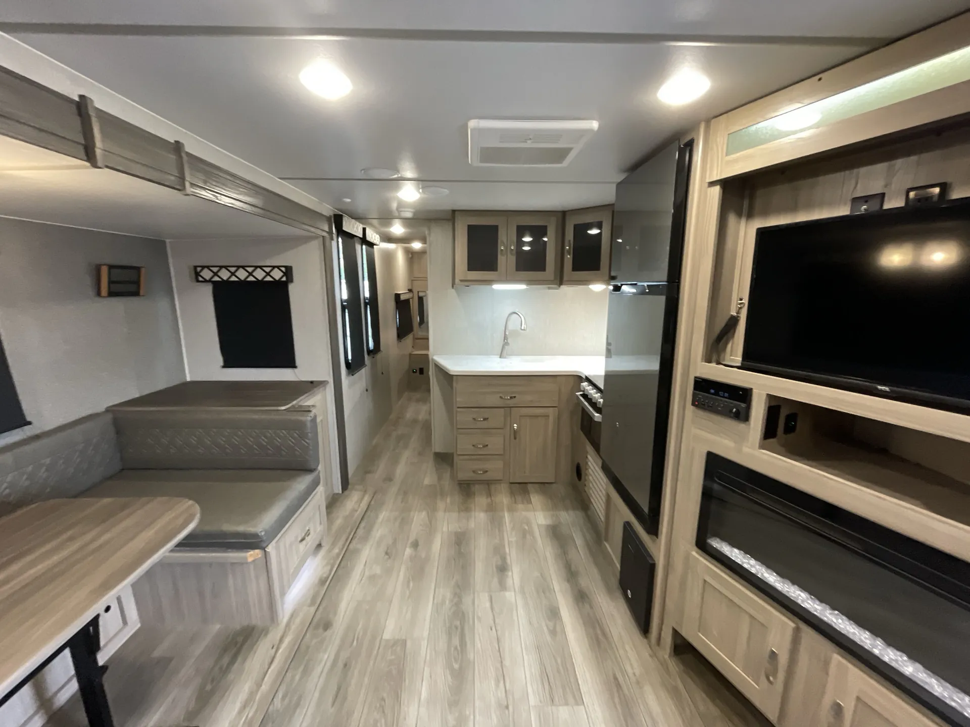 2020 Coachmen Freedom Express Liberty Edition 293 RLDS — living area main